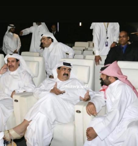الوزير الداه ولد عبدي في الصورة خلف الأمير الراحل